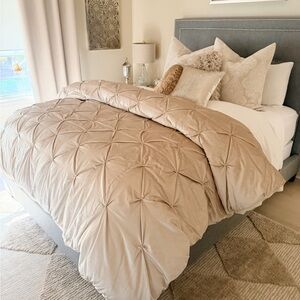 Z Gallerie Avignon Champagne Beige Pin-tuck Queen Duvet Cover Bedding